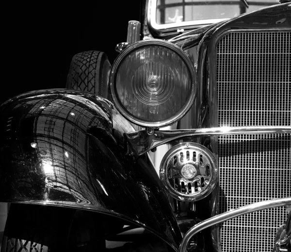 Carro velho com luzes piscando — Fotografia de Stock