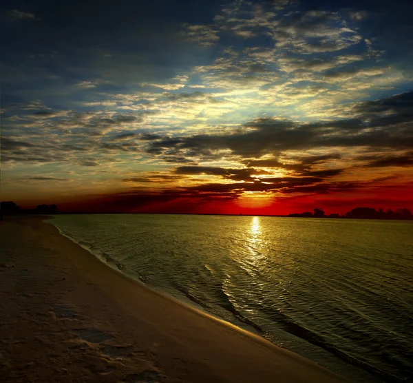 Zonsondergang in de oceaan — Stockfoto