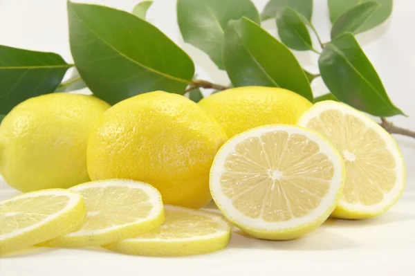 Fresh juicy lemon — Stock Photo, Image