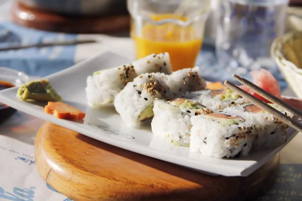 Sushi - kalifornische Brötchen — Stockfoto