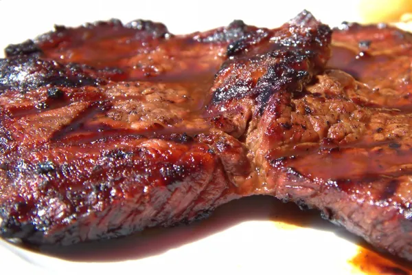 Gegrilltes saftiges Steak — Stockfoto