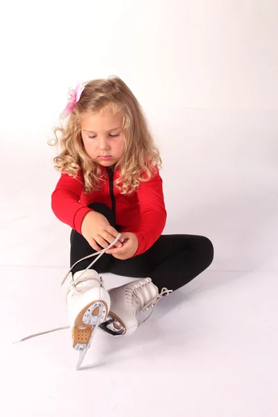 女孩与图溜冰鞋 — 图库照片