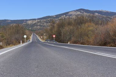 Dağlara giden yol