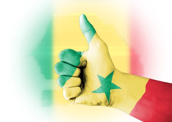 Kciukiem do góry z cyfrowo malowane ciała flaga Senegalu — Zdjęcie stockowe