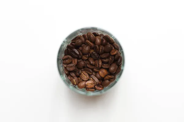 Склянка з кавовими зернами — стокове фото