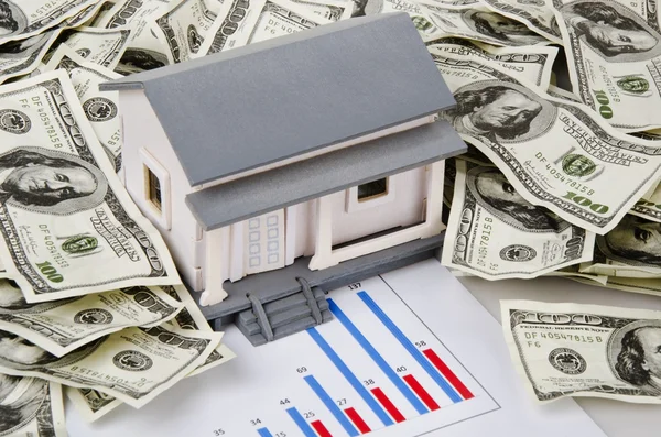 Model huis, dollars en zakelijke grafiek — Stockfoto
