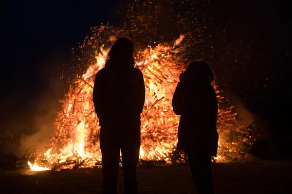 Paskalya ile büyük bir şenlik ateşi — Stok fotoğraf