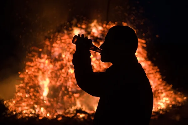 Grande fogueira com páscoa — Fotografia de Stock
