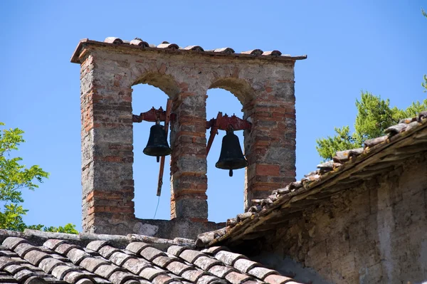 Twee klokken in de toren — Stockfoto