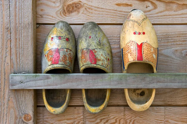 Sapatos de madeira — Fotografia de Stock