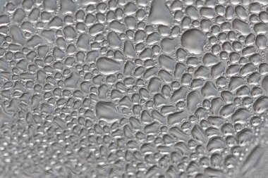 Cam yüzey üzerinde Su damlacıkları.