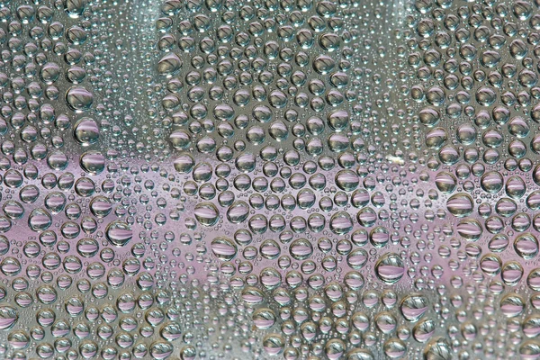 Waterdruppels op de glazen oppervlak. — Stockfoto