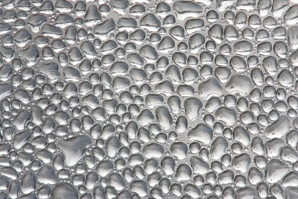 Waterdruppels op de glazen oppervlak. — Stockfoto