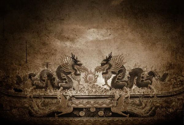 Драконы в китайском храме — стоковое фото