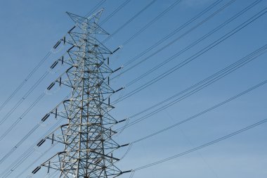Yüksek voltajlı elektrik direği.
