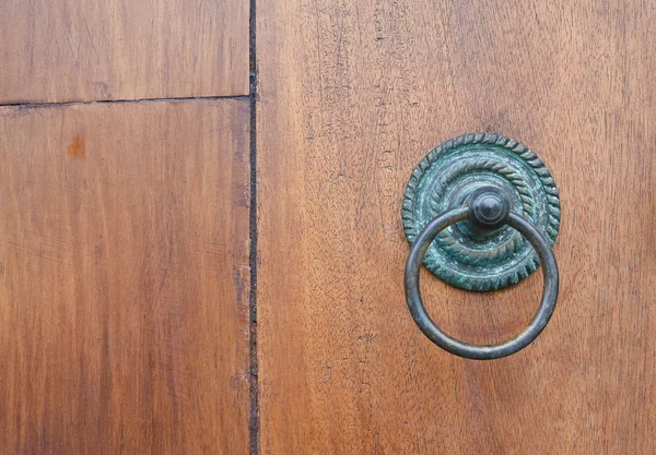 Kapı Çin tarzı paslı tokmağı — Stok fotoğraf