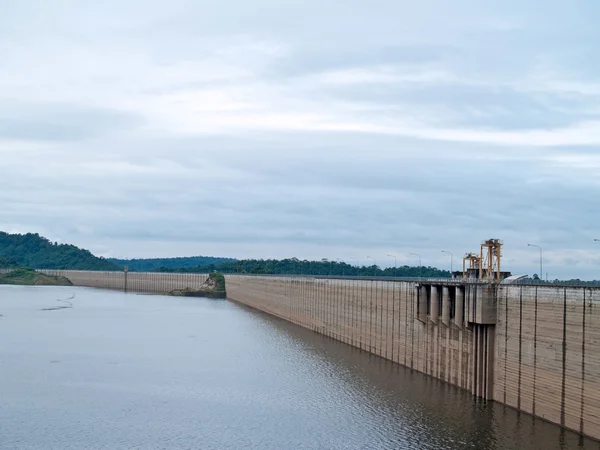 Khun Dan Prakan Chon Dam — Stock Photo, Image