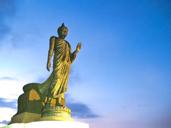 Caminando imagen de Buda —  Fotos de Stock