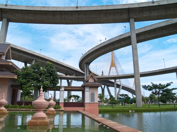 Partie du pont Bhumibol — Photo