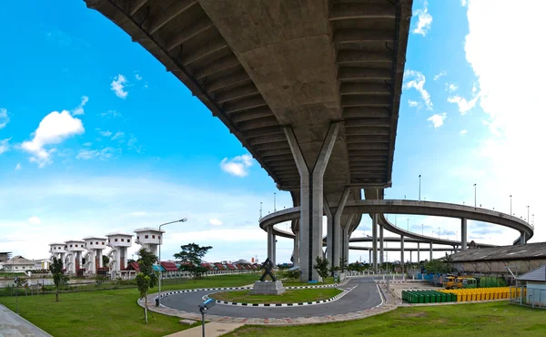 Autostrady koło mostu bhumibol — Zdjęcie stockowe