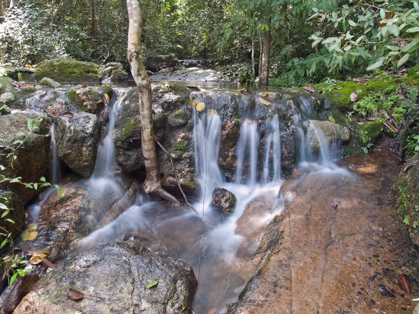 Larn rak vattenfall — Stockfoto
