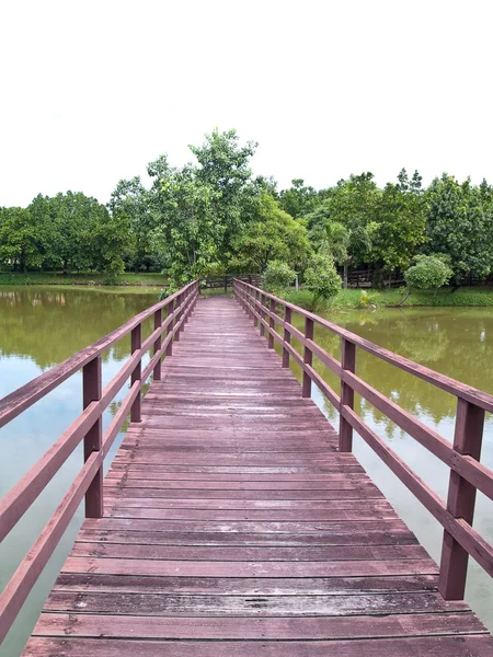 Puente de madera —  Fotos de Stock
