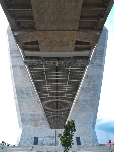 プミポン橋の支柱 — ストック写真