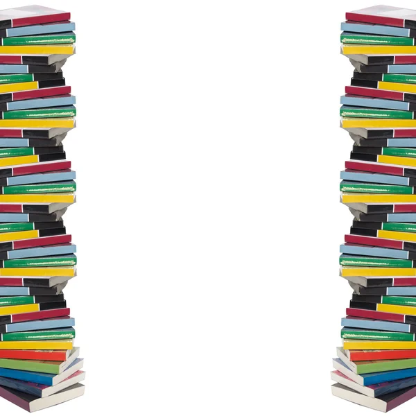 Tortuosa torre di libri reali colorati — Foto Stock