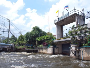 Thawi Watthana floodgate clipart