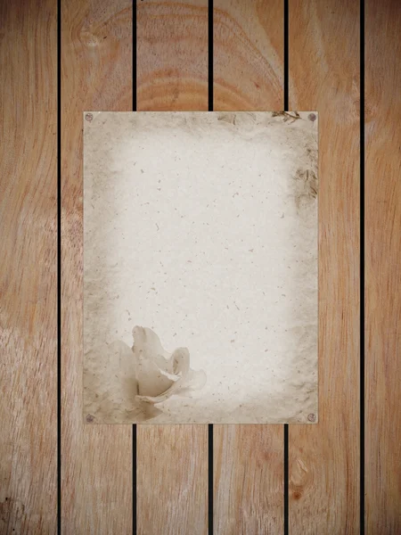 Morwy papieru na fragmencie drewna — Zdjęcie stockowe