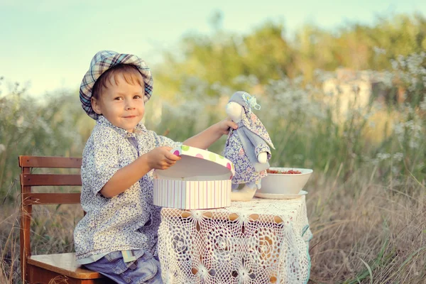 Piknik dziecka — Zdjęcie stockowe