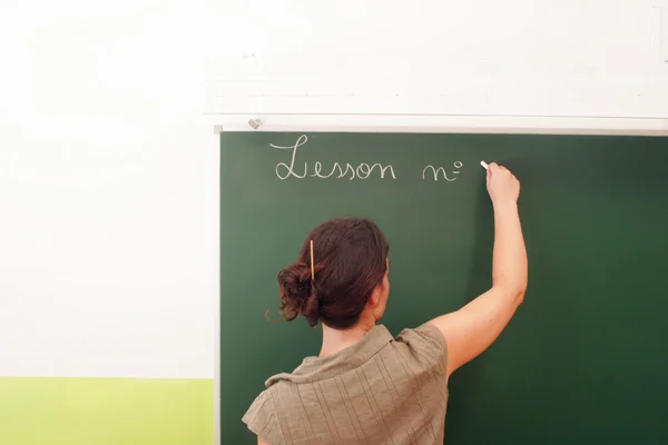 黒板に教師 — ストック写真