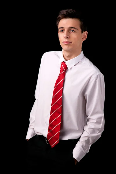 Porträt eines jungen Geschäftsmannes isoliert auf schwarzem Hintergrund. Studioaufnahme. — Stockfoto