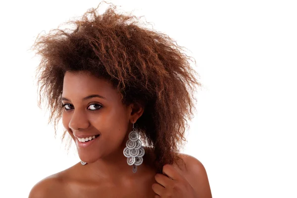 Mooie zwarte vrouw, glimlachen, geïsoleerde op witte achtergrond — Stockfoto