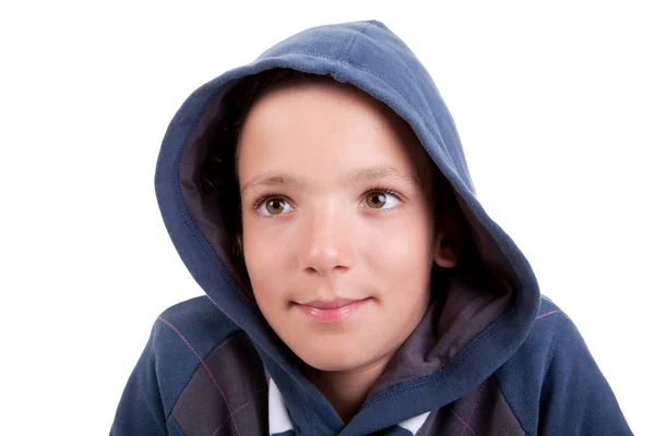 Lindo chico con capucha sonriendo, aislado sobre fondo blanco — Foto de Stock