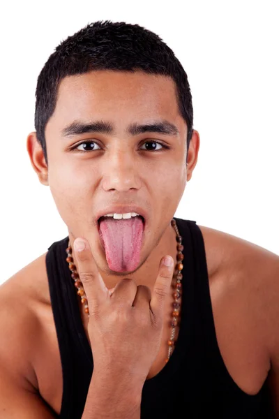 Fiatal latin férfi hüvelykujját felvetett, mint jó jel, hogy "vicces arc" — Stock Fotó