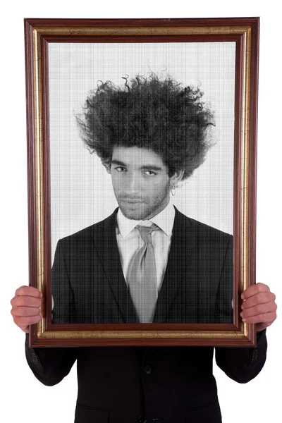 Uomo in possesso di una cornice decorativa e in piedi al suo interno su bianco e nero, isolato su bianco, ripresa in studio — Foto Stock