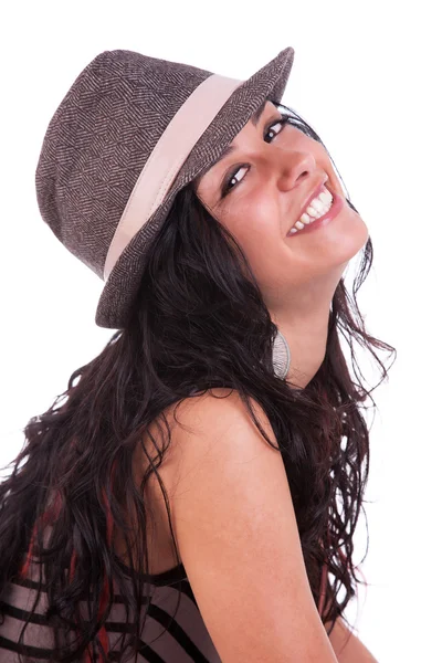 Mujer hermosa feliz, con un sombrero, aislado en blanco, plano de estudio — Foto de Stock