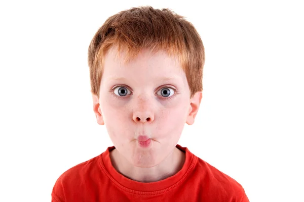 Söt pojke att göra "roliga ansikte." — Stockfoto