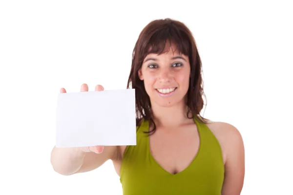 Красива жінка з порожньою візитною карткою в руці, ізольована на білому тлі. Студійний знімок . — стокове фото