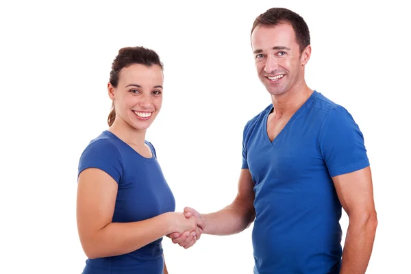 Чоловік рукостискає жінку, ізольовано на білому, студійний знімок — стокове фото