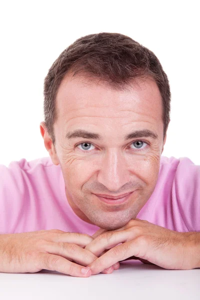 Retrato de un apuesto hombre de mediana edad sonriendo, sobre fondo blanco. Captura de estudio — Foto de Stock