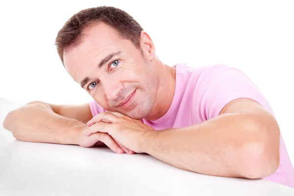 Porträt eines gutaussehenden Mannes mittleren Alters, der auf weißem Hintergrund lächelt. Studioaufnahme — Stockfoto
