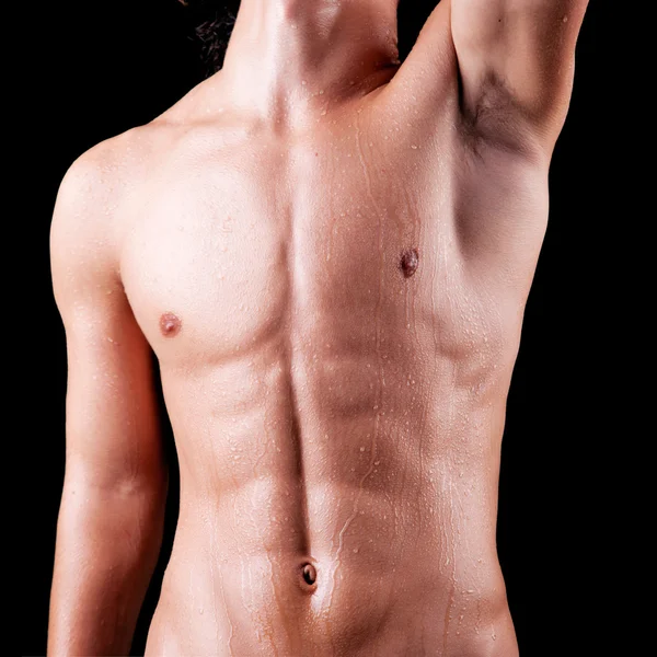 Tronco de um homem de suor em topless, isolado em preto. Estúdio . — Fotografia de Stock