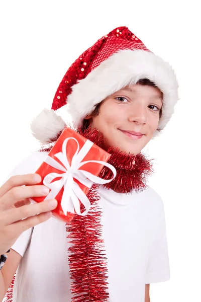 Leuke kerst jongen met een rode gift geïsoleerd op een witte achtergrond, studio opname. — Stockfoto