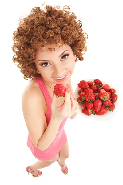 Mujer divertida con fresa en el fondo blanco — Foto de Stock