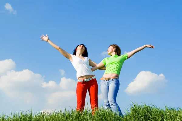 Két boldog fiatal nők álmait-repülni — Stock Fotó