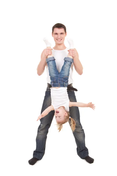 Счастливые отец и дочь играют на белом фоне — стоковое фото