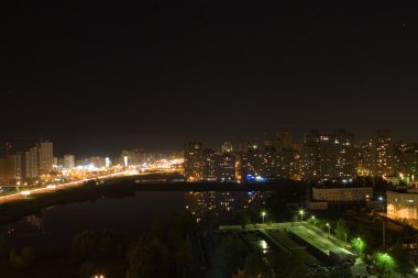 gece şehir manzaralı