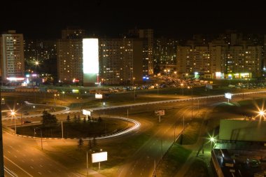 gece şehir manzaralı